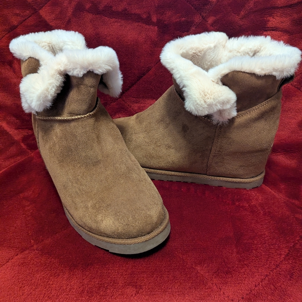 Cushionaire Cozy Tan Suede Ankle Boots with Faux Fur Lining